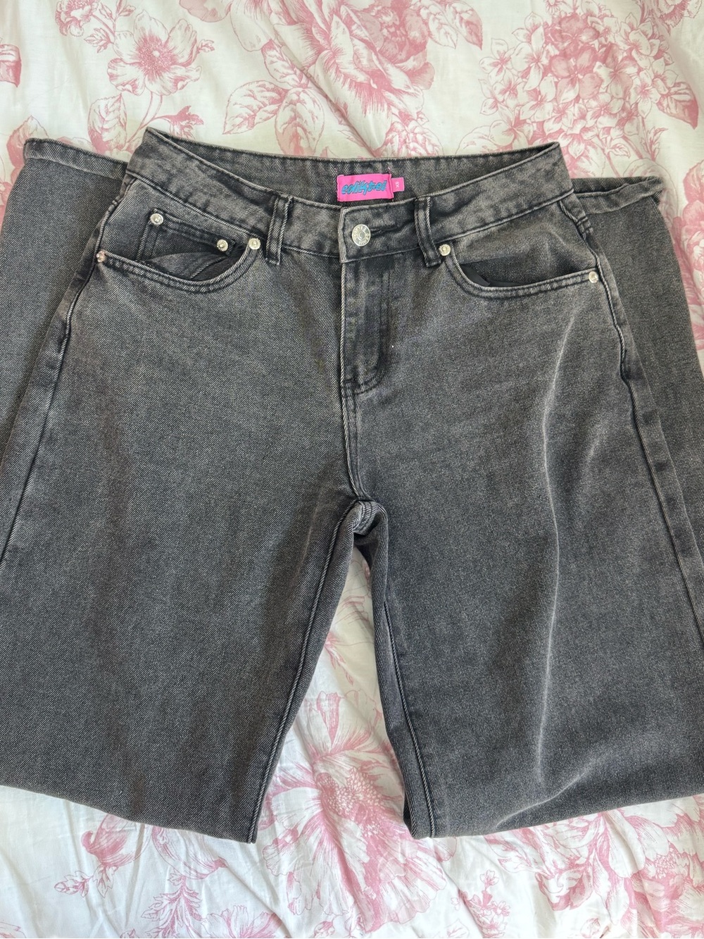 Edikted Raelynn Washed Low Rise Baggy Jeans - Picture 2 of 4